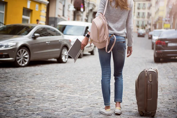 Modern young woman in a big city — Stock Photo, Image