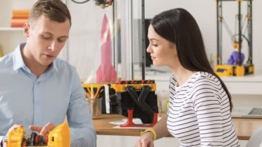 Hoş arkadaşları birlikte çalışma