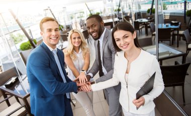 Pozitif meslektaşları proje tartışıyor