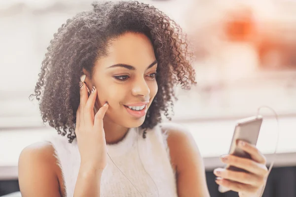 Young woman relaxing — Stock Photo, Image