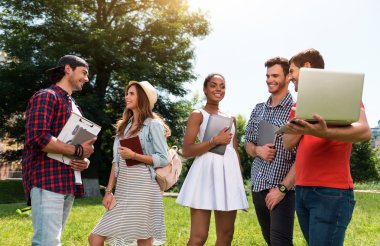 Mutlu ve neşeli grup 