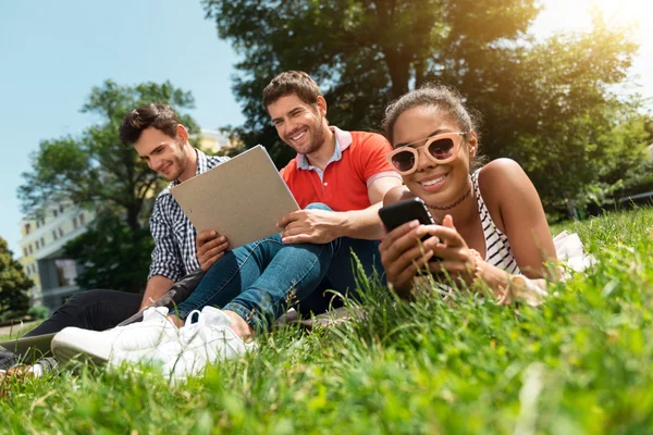 Young people spending time together — Stock Photo, Image
