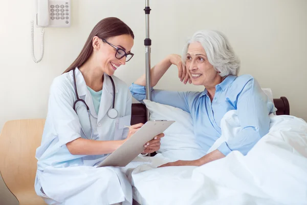 Old content woman and doctor — Stock Photo, Image