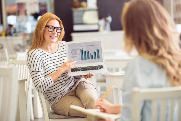 Cheerful woman presenting her project. — Stock Photo, Image