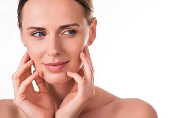 Mujer joven atractiva con maquillaje natural — Foto de Stock