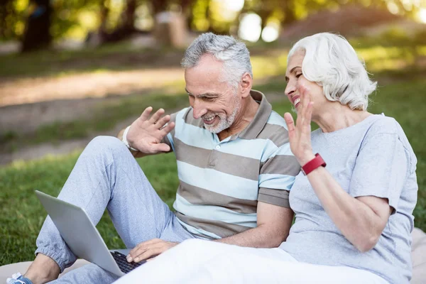 Grandparents talking via skype with their young ones — Stock Photo, Image