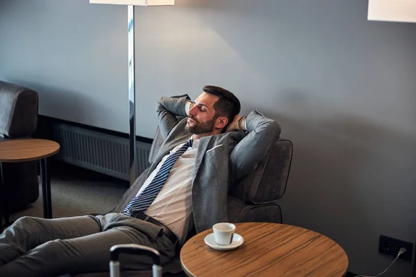 Businessman is napping on a small bed — Stock Photo, Image