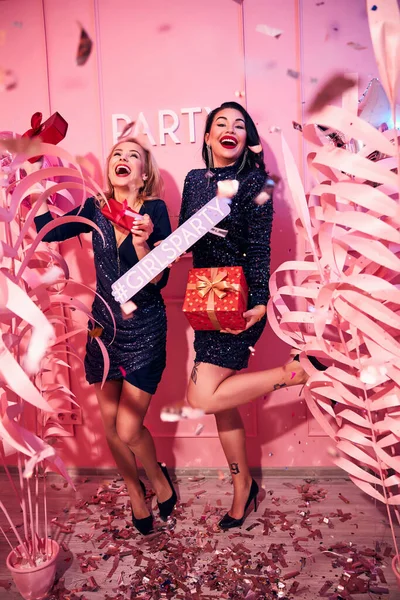 Joyful ladies holding gift boxes in their hands — Stock Photo, Image