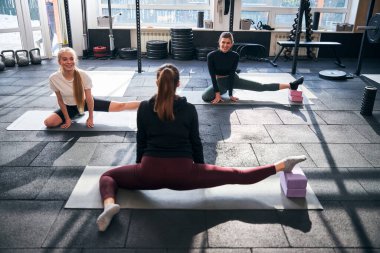 Ayrılma işlemleri önceden hazırlık ve esneme gerektirir.