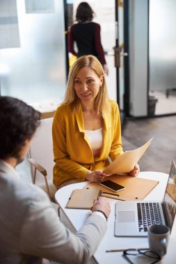 Genç İK müdürünün röportaj yapmasına sevindim.