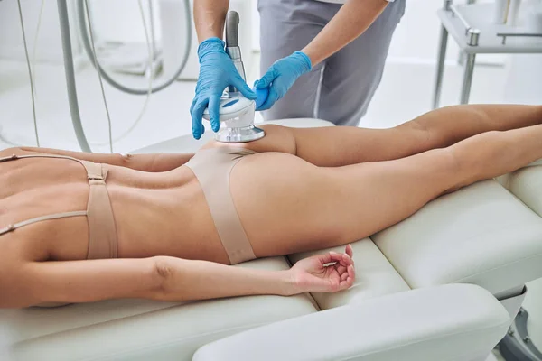Image of ultrasound cavitation body contouring treatment in wellness center — ストック写真