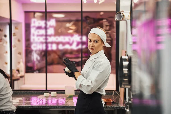 Professional chef posing at her cafe workplace — Stok fotoğraf