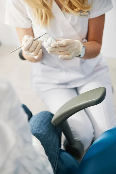 Impresión de los dientes estudiados con sonda periodontal por dentsit —  Fotos de Stock