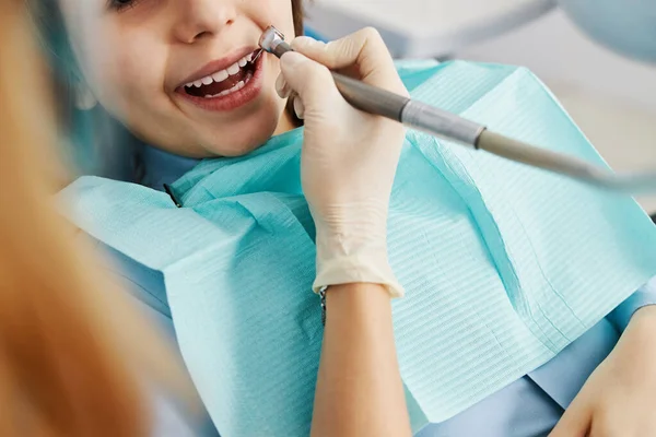 Teeth drilling procedure on minor patient teeth — Stock Photo, Image