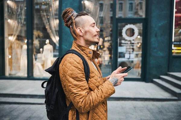 Profile of handsome man with dreadlocks in the street — Stock Photo, Image