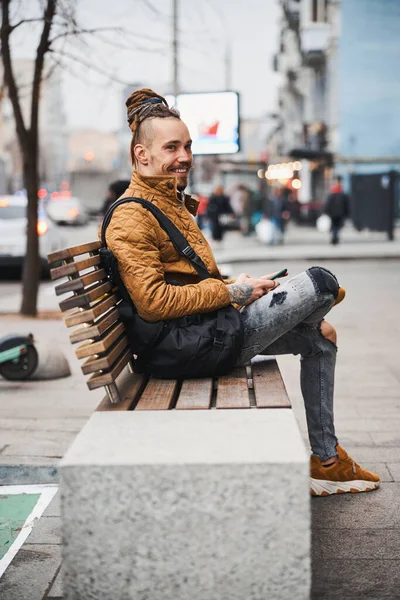 Always trying to find quiet places in big city — Stock Photo, Image