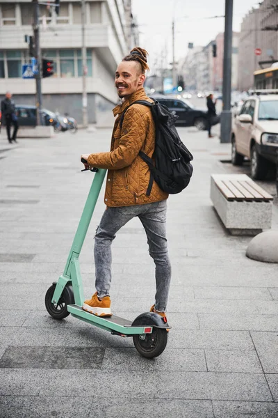 Gutes Fahrzeug für mich und Einsatz für die Umwelt — Stockfoto