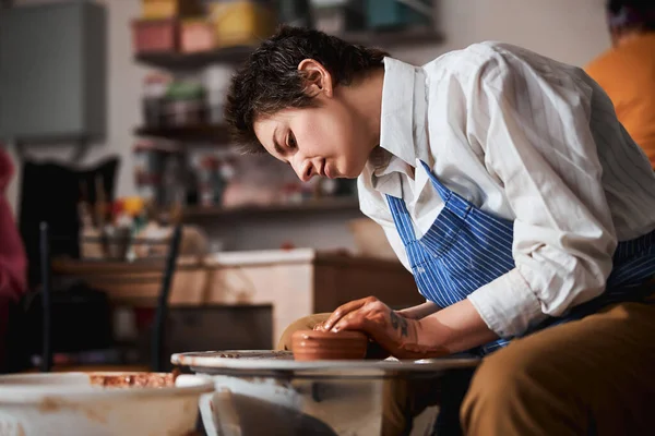 Close up of serious master working with raw ceramic — Stock fotografie