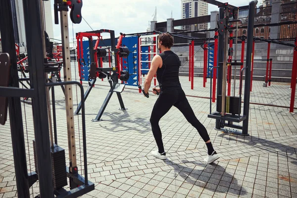 Back view of sportsman training his body — Stock Photo, Image