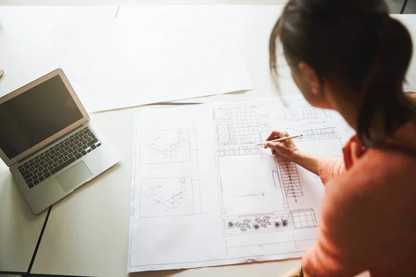 Beautiful elegant lady in pink clothes is working with blueprints in the working space — Foto de Stock