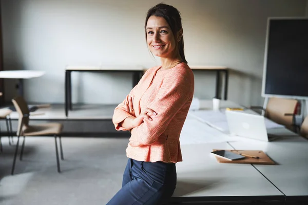 Beautiful elegant Caucasian female office worker looking and posing at the photo camera in white modern office — Photo