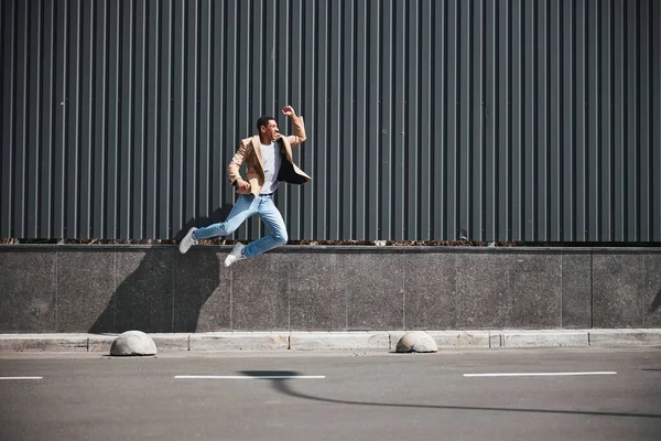 Positivo encantado persona masculina internacional saltar alto —  Fotos de Stock