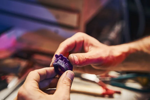 Gioielliere preparare un modello di cera di anello — Foto Stock