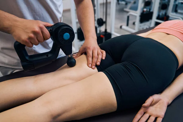 Percussion massage for female patient in therapy room of rehabilitation center closeup. Masseur — Stock Photo, Image