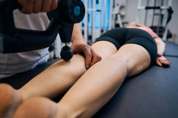 Close up percussion massage for woman in rehabilitation centers therapeutic office. Man masseur — Stock Photo, Image