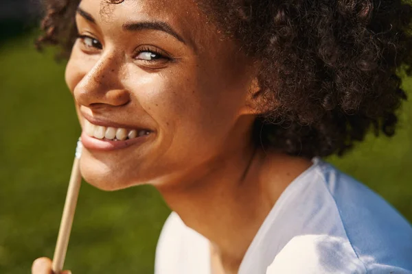 Beautiful smile of happy Afro American woman — Stock Photo, Image
