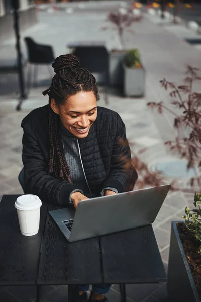 Finding comfortable quiet place outdoors to chat online — Stok fotoğraf