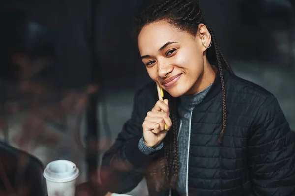 Friendly smile of beautiful Afro American woman — ストック写真