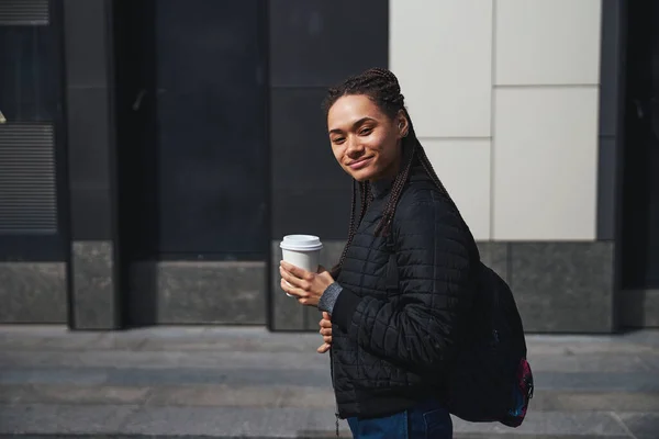 Casually dressed woman walking along the street — ストック写真