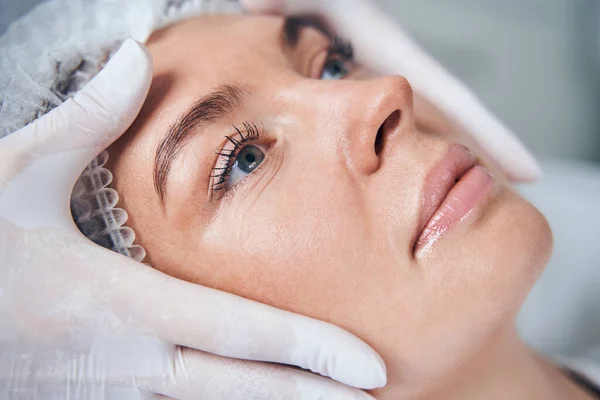 Thoughtful female patient being on beauty procedure — Stockfoto