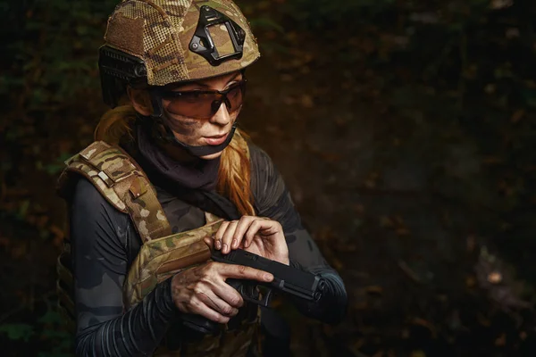 Female person in dark glasses and military uniform — Stock Photo, Image