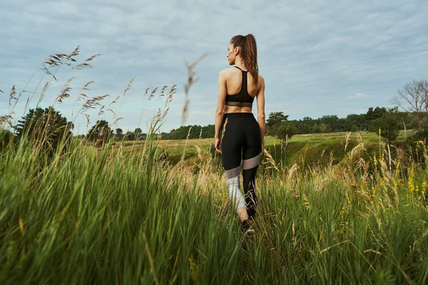 Actividades al aire libre útiles para tu cuerpo y mente — Foto de Stock