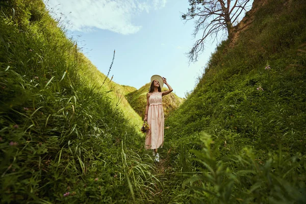 Happy lady enjoying summer walk in the nature — Stock Photo, Image