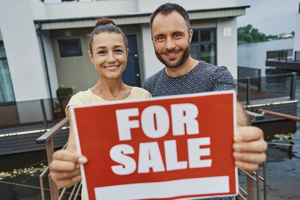 Bereit, diesen Ort zu verkaufen und weiterzuziehen — Stockfoto