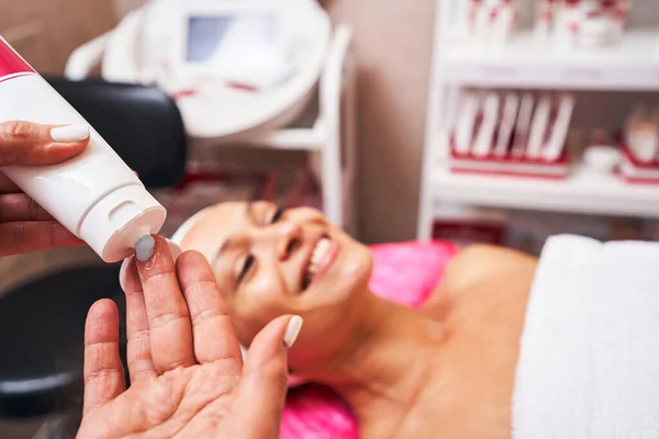 Close up of master testing clay mask — Stock Photo, Image