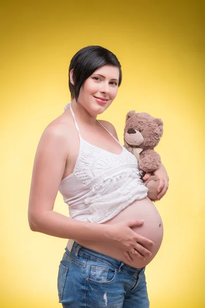 Femme enceinte attend son bébé — Photo