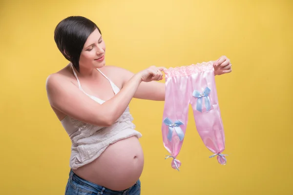 Femme enceinte attend son bébé — Photo