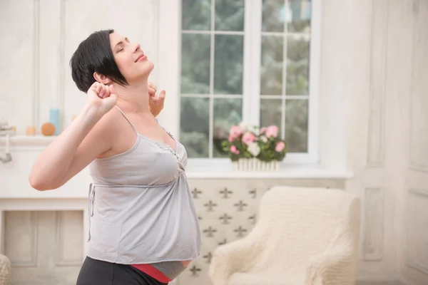 Pregnant woman expecting her baby — Stock Photo, Image