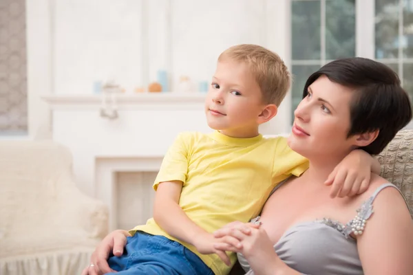 Schwangere erwartet ihr Baby — Stockfoto