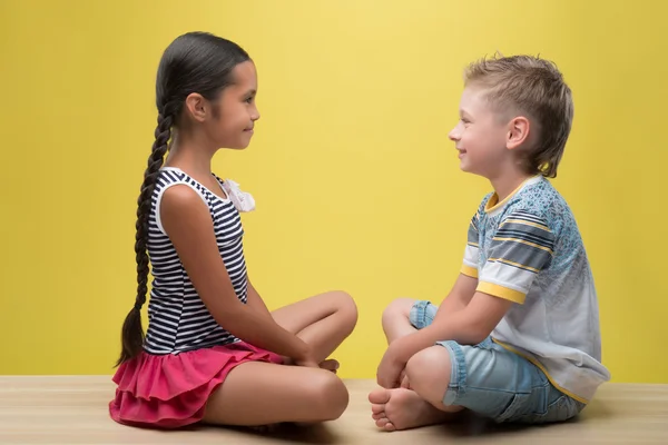 男の子と女の子 — ストック写真