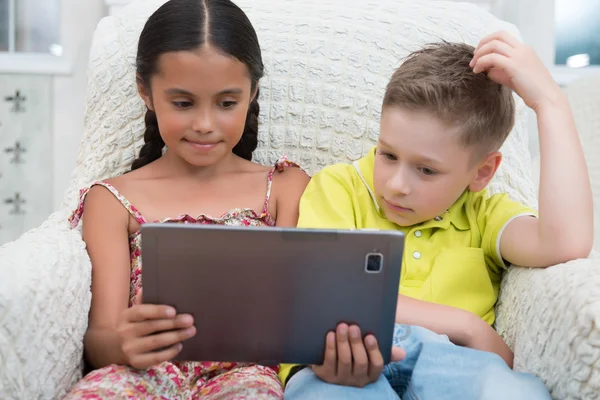 男の子と女の子 — ストック写真