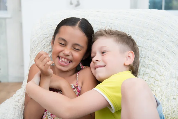 Menino e menina — Fotografia de Stock