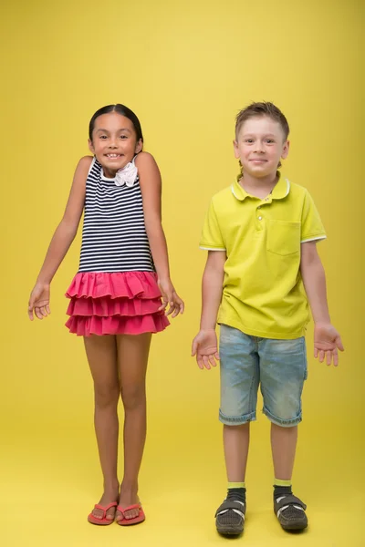 Niño y niña —  Fotos de Stock