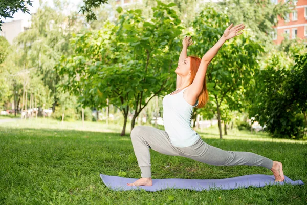 Relaxing with yoga — Stock Photo, Image
