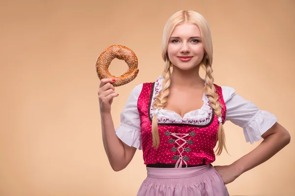 Joven rubia sexy usando dirndl — Foto de Stock