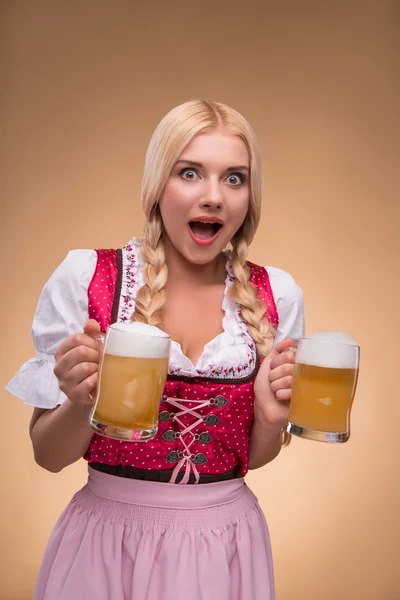 Joven rubia sexy usando dirndl — Foto de Stock